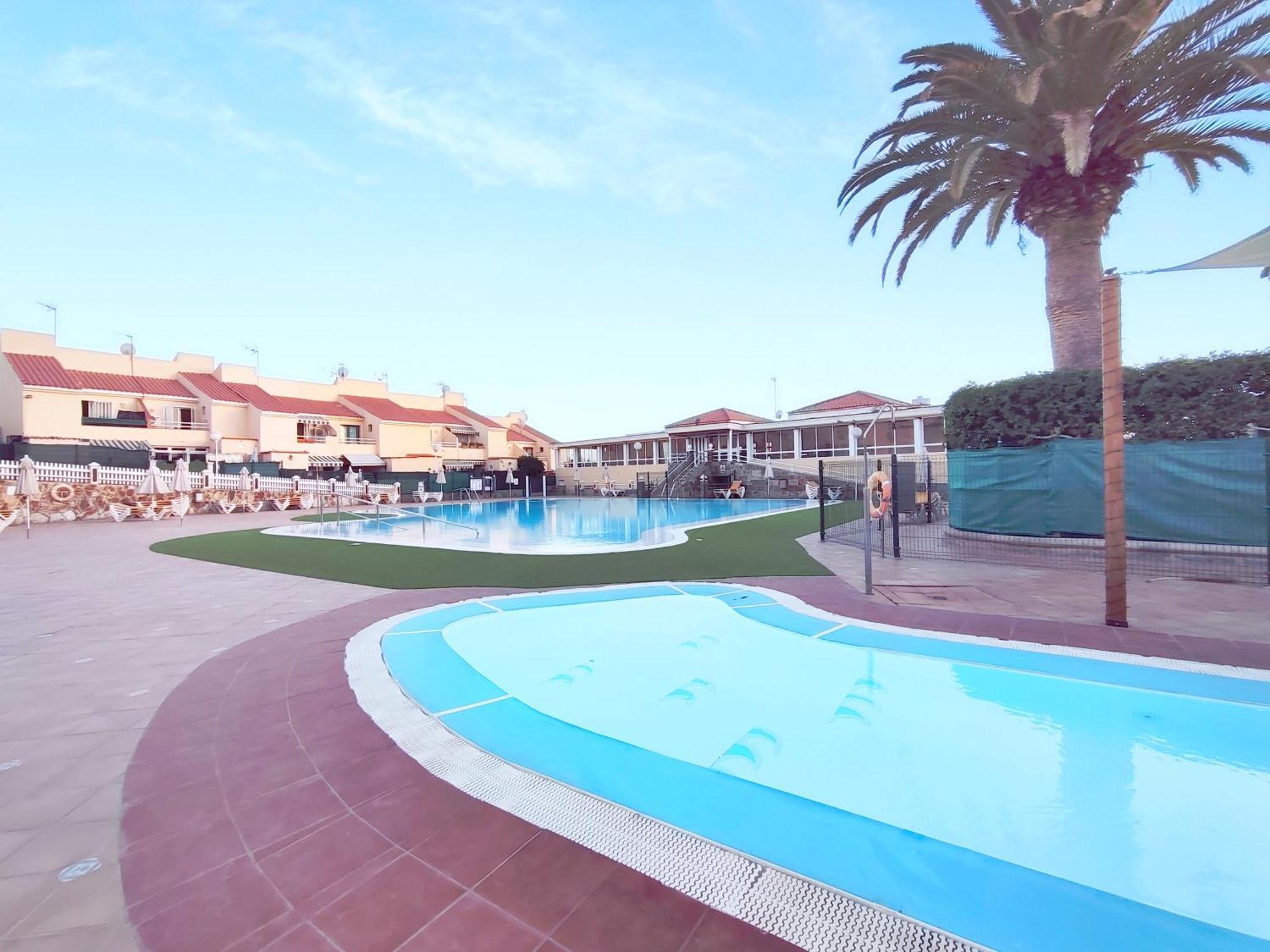 Pool Apartment Maspalomas By Wave Properties San Bartolome Bagian luar foto